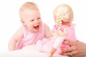 voyage avec bébé content